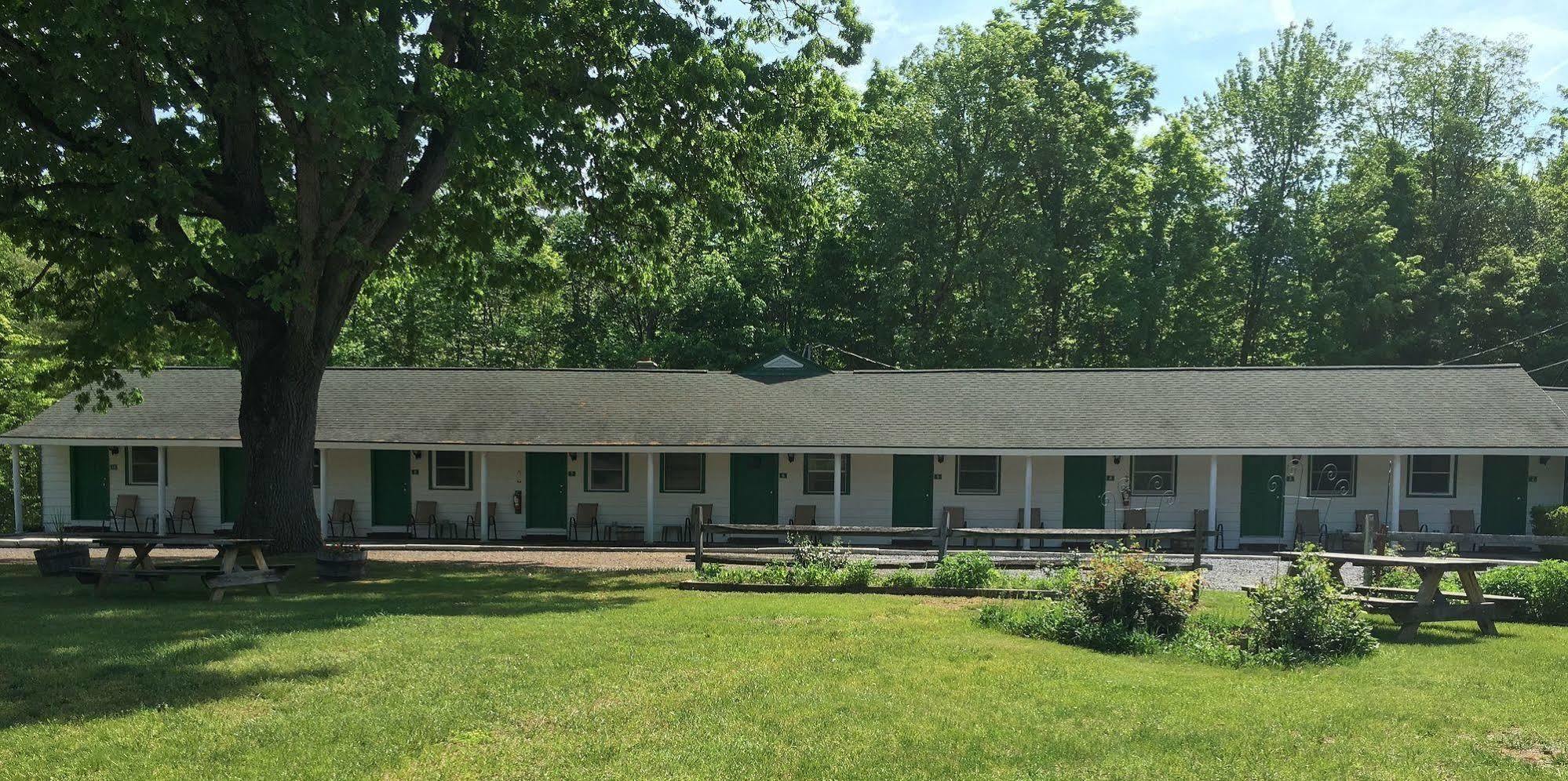 Mcgregor Inn Motel Wilton Exterior photo